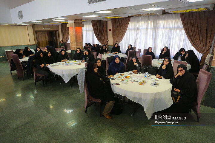 نشست تخصصی جهاد تبیین ویژه خواهران بسیجی شهرداری اصفهان