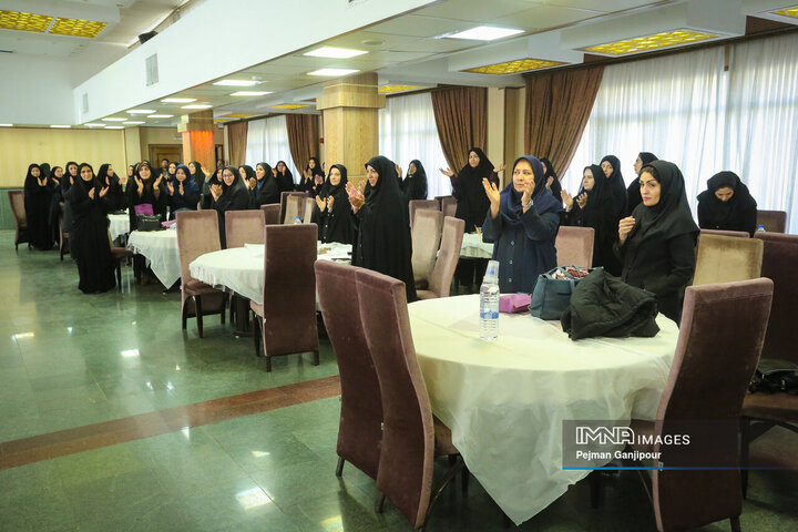 نشست تخصصی جهاد تبیین ویژه خواهران بسیجی شهرداری اصفهان