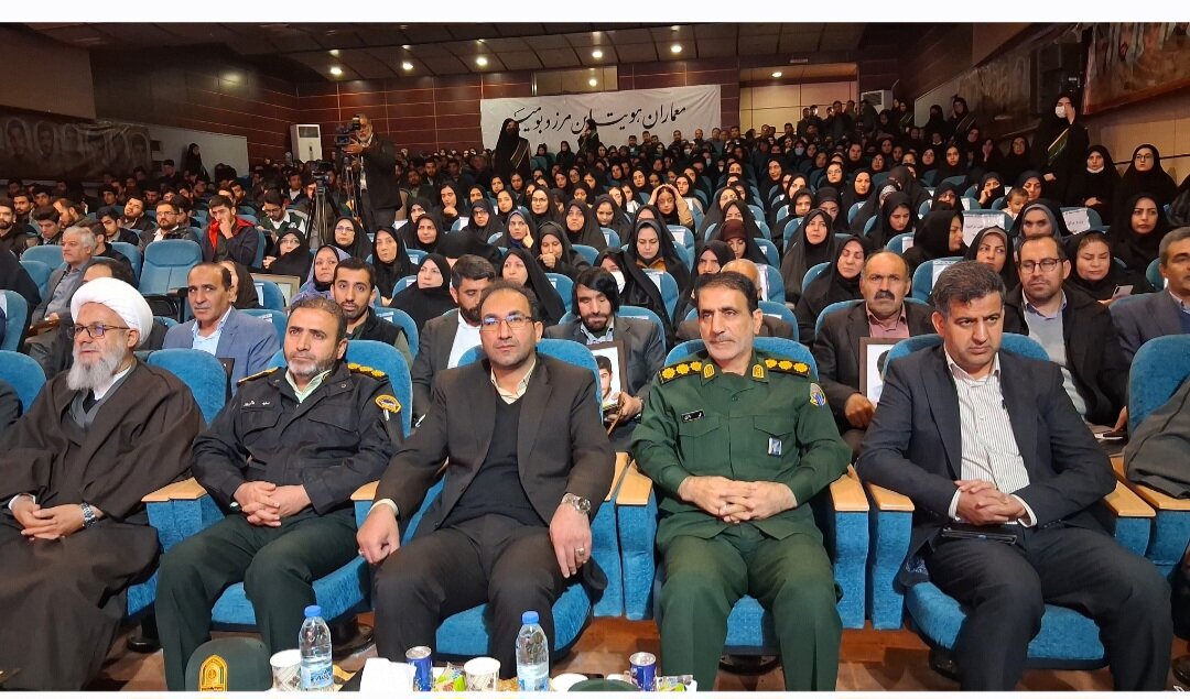 خانوادههای معظم شهدا سرمایههای معنوی کشور هستند