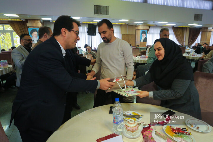 مراسم تجلیل از کارکان توان‌یاب شهرداری اصفهان