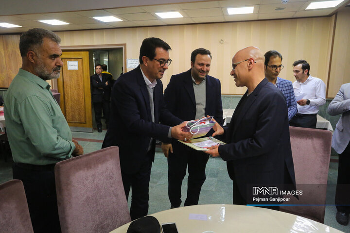 مراسم تجلیل از کارکان توان‌یاب شهرداری اصفهان