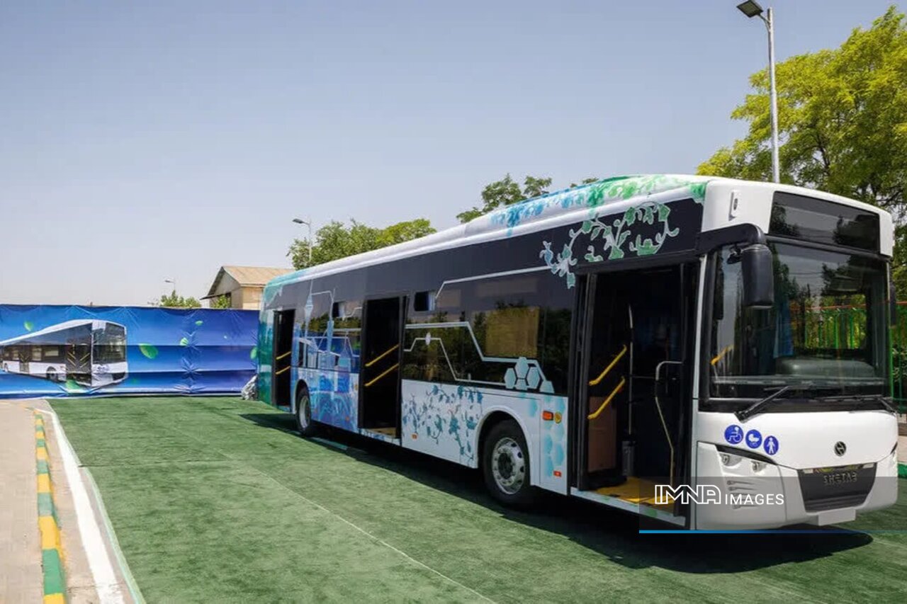 آغاز مسیر کم‌کربن در کلان‌شهرها| اصفهان اتوبوس‌های برقی را عملیاتی کرد