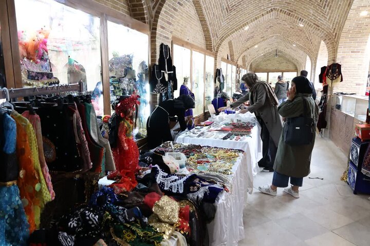 نمایشگاه و بازارچه صنایع‌دستی ویژه شب یلدا در سنندج دایر شد