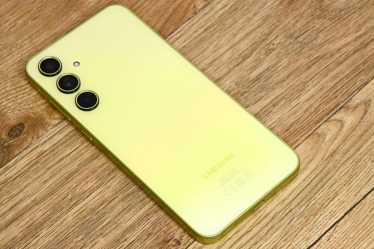 Samsung Galaxy A35 Review - Cheap and cheerful? | Amateur Photographer