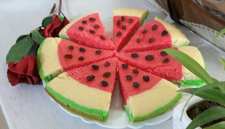 طرز تهیه کیک هندوانه‌ شب یلدا بدون فر در قابلمه یا تابه + آسان‌ترین دستور