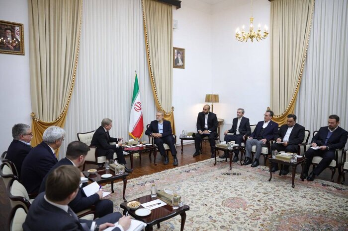 شتاب‌بخشی به کریدور راهبردی شمال–جنوب؛محور دیدار لاریجانی و معاون نخست‌وزیر روسیه در تهران