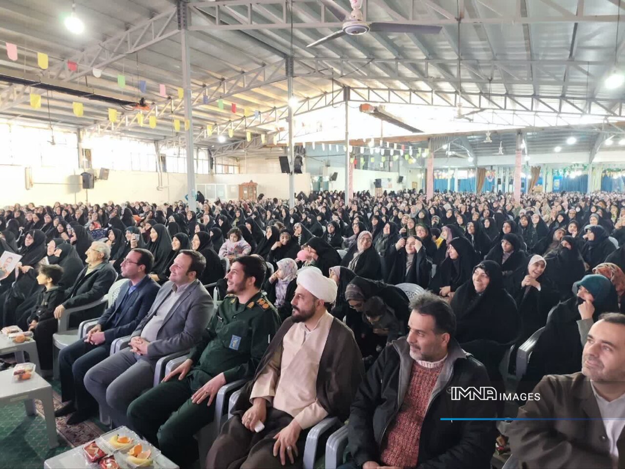 برگزاری جشن «بانوی باشکوه ایرانی» با حضور ۳۰۰۰ بانوی اصفهانی در منطقه ۱۱