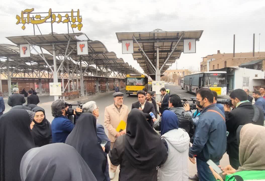 حل مشکلات حمل و نقل نیازمند عزم ملی است/ رصد لحظه‌ای اتوبوس‌های شهری با سامانه یزدمن