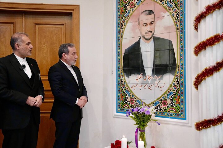 رونمایی از نماد یادبود شهید امیرعبداللهیان توسط وزیر امور خارجه