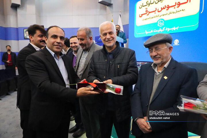 آیین رونمایی از نخستین ناوگان اتوبوس برقی اصفهان