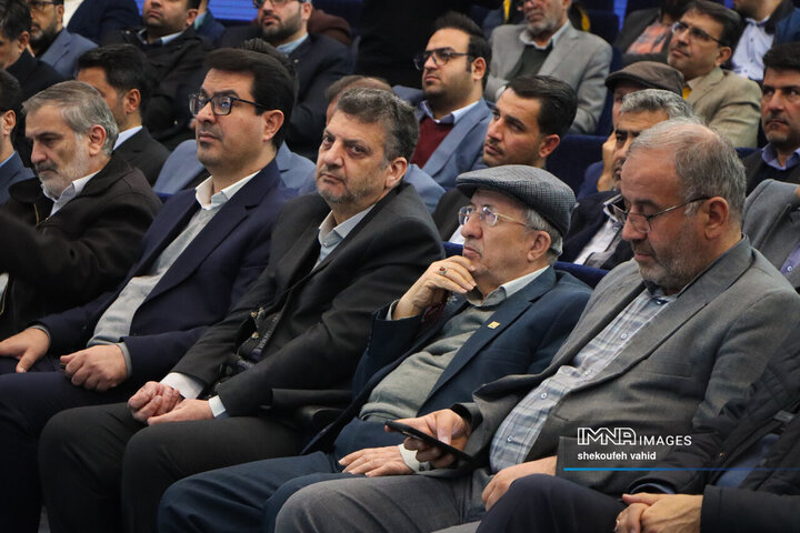 آیین رونمایی از نخستین ناوگان اتوبوس برقی اصفهان