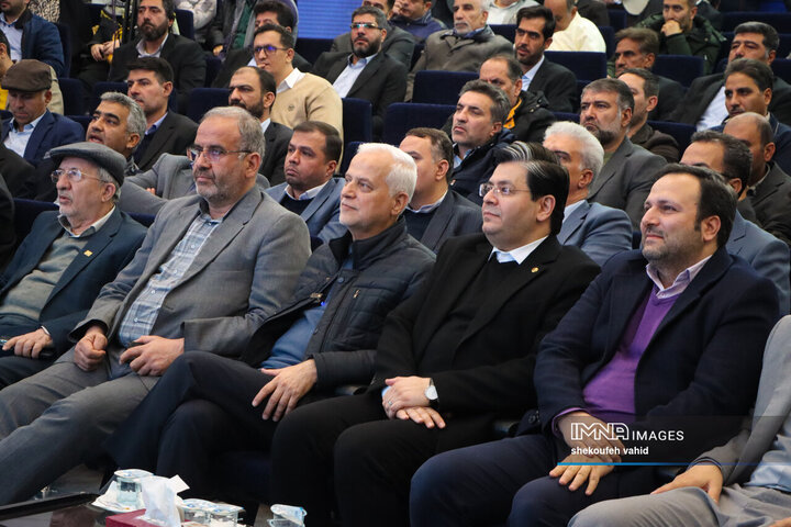 آیین رونمایی از نخستین ناوگان اتوبوس برقی اصفهان