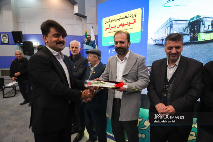 آیین رونمایی از نخستین ناوگان اتوبوس برقی اصفهان