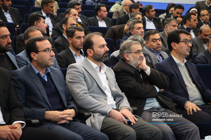 آیین رونمایی از نخستین ناوگان اتوبوس برقی اصفهان