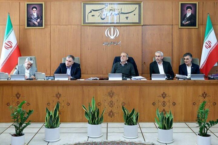 تاکید پزشکیان بر تسریع در اجرای قرارداد توسعه میدان نفتی آزادگان