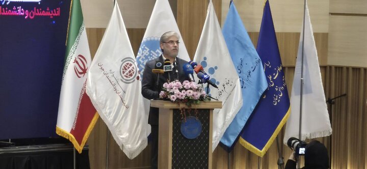 وزیر علوم: توسعه علمی شرط بقای ایران است