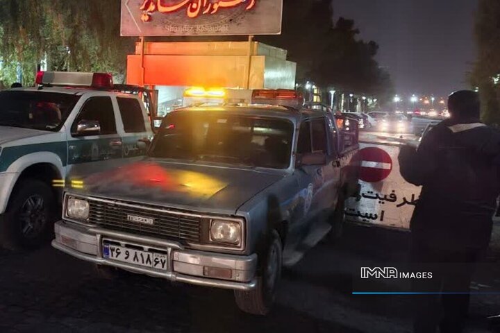 تیم‌های آتش‌نشانی و کوهنوردی برای ایمنی شهروندان در کوه صفه مستقر شدند