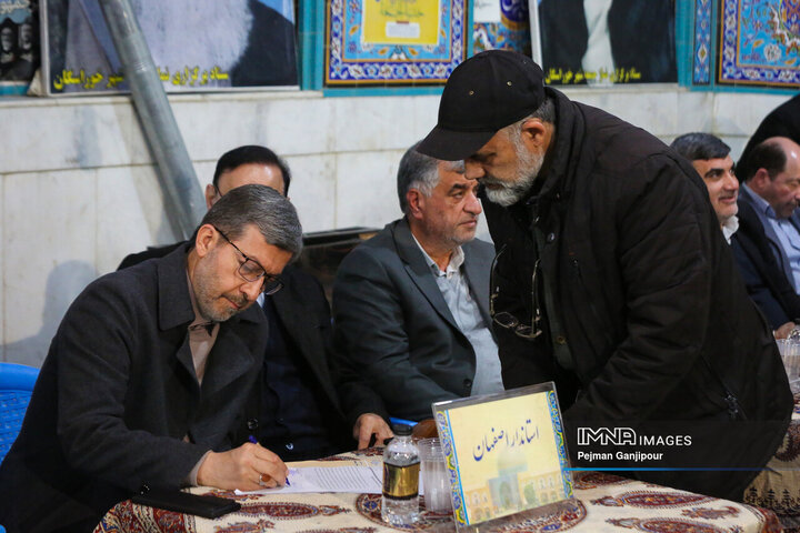 نشست مسئولین استان با مردم منطقه 15 شهرداری اصفهان