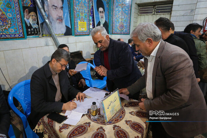 نشست مسئولین استان با مردم منطقه 15 شهرداری اصفهان