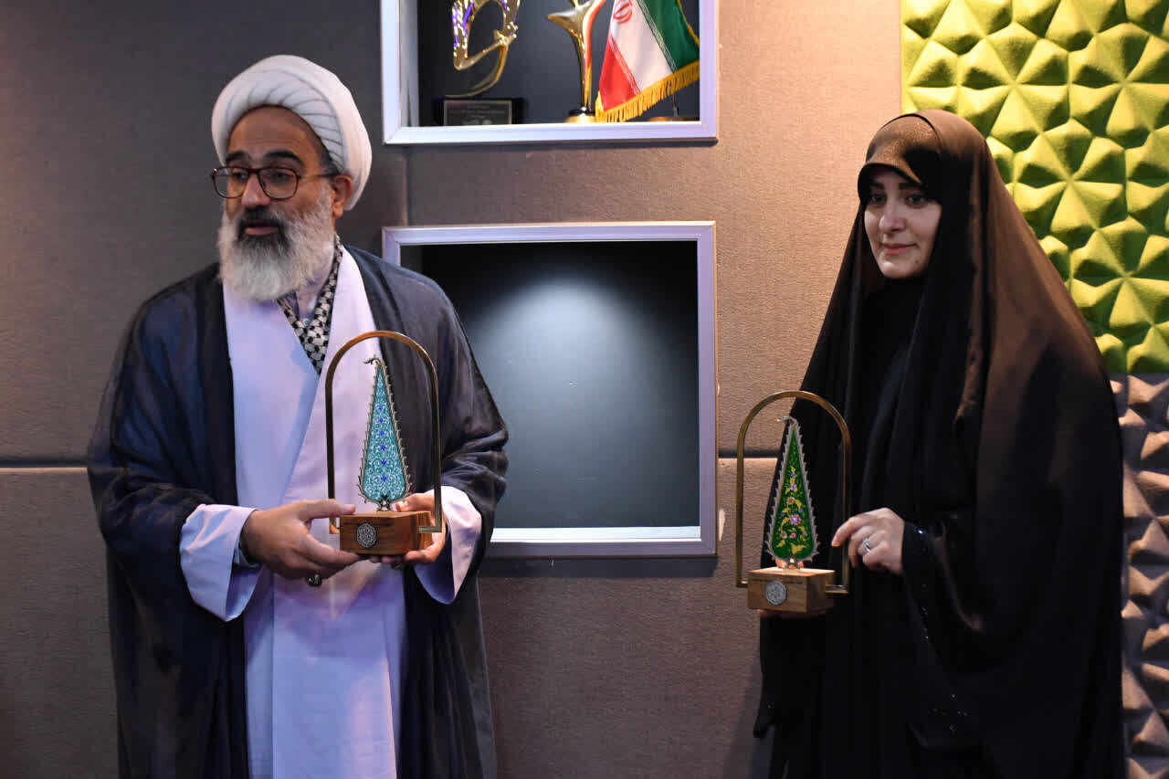 تجلیل از ۱۳۵ بانو پیشکسوت عرصه هیئت، تبلیغ و جهاد تبیین/ نشان «فضه» رونمایی شد