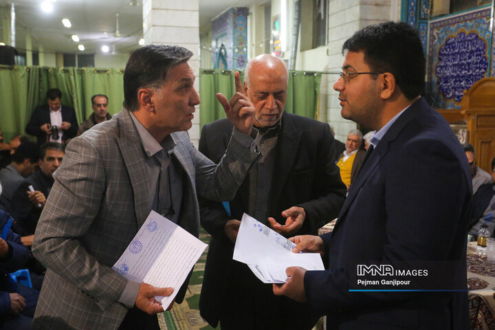 نشست مسئولین استان با مردم منطقه 15 شهرداری اصفهان