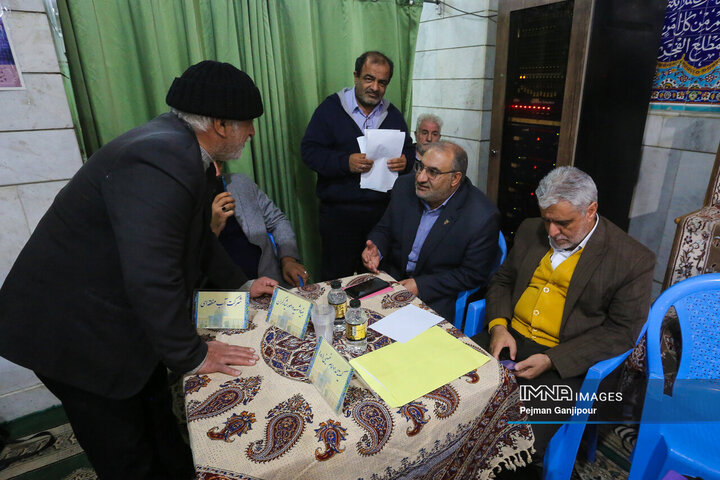 نشست مسئولین استان با مردم منطقه 15 شهرداری اصفهان