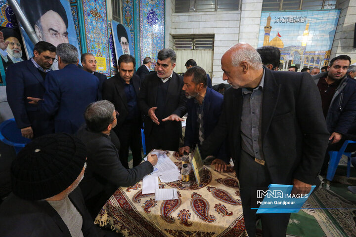 نشست مسئولین استان با مردم منطقه 15 شهرداری اصفهان