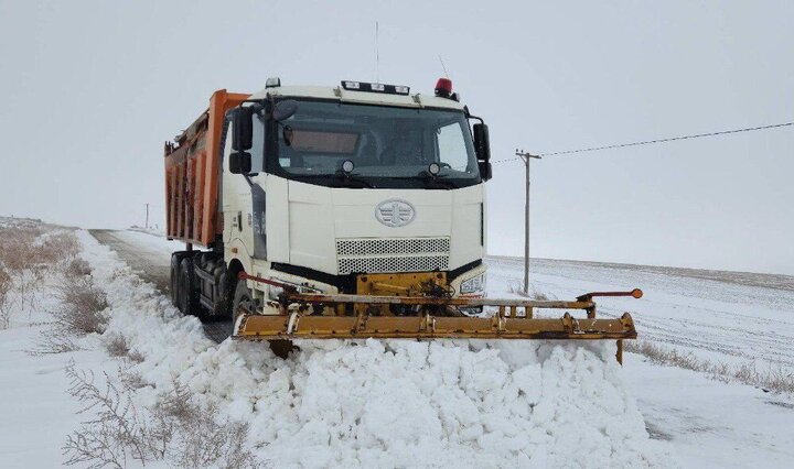 فیلم| برف‌روبی در محور پونل به خلخال