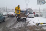 هشدار درباره لغزندگی مسیرهای کوه صفه پس از بارش برف/ فعالیت ۴۸ ساعته نیروهای خدمات شهری