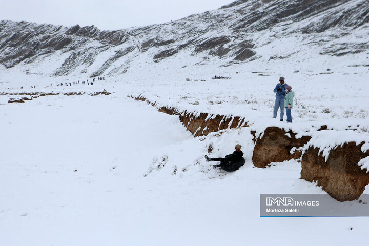 بارش برف در شهرستان مبارکه اصفهان