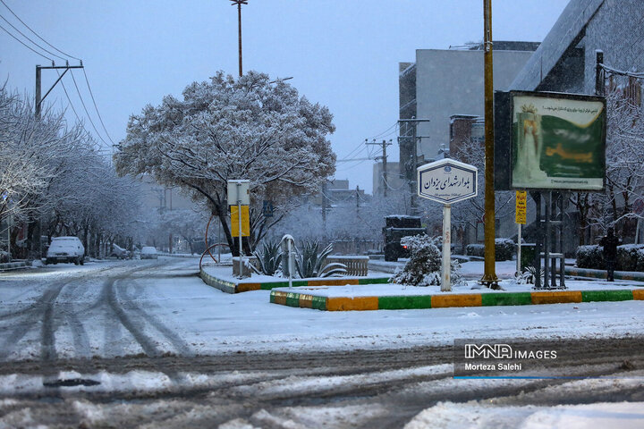 بارش برف در شهرستان مبارکه اصفهان