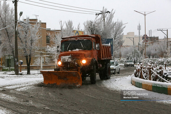 بارش برف در شهرستان مبارکه اصفهان
