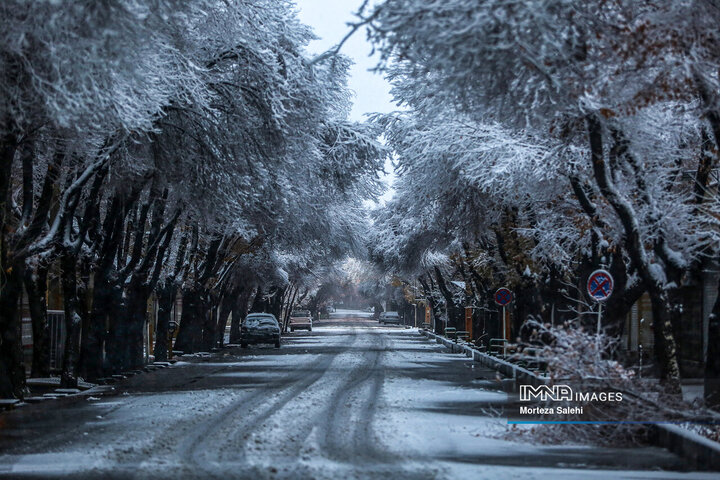 بارش برف در شهرستان مبارکه اصفهان