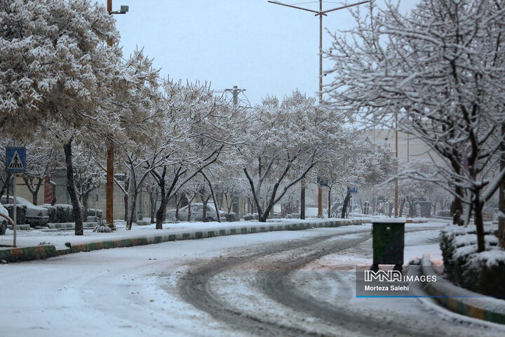 بیشترین بارش‌ها در سمیرم و اصفهان ثبت شد/ ماندگاری توده سرد و کاهش ۱۲ درجه‌ای دما
