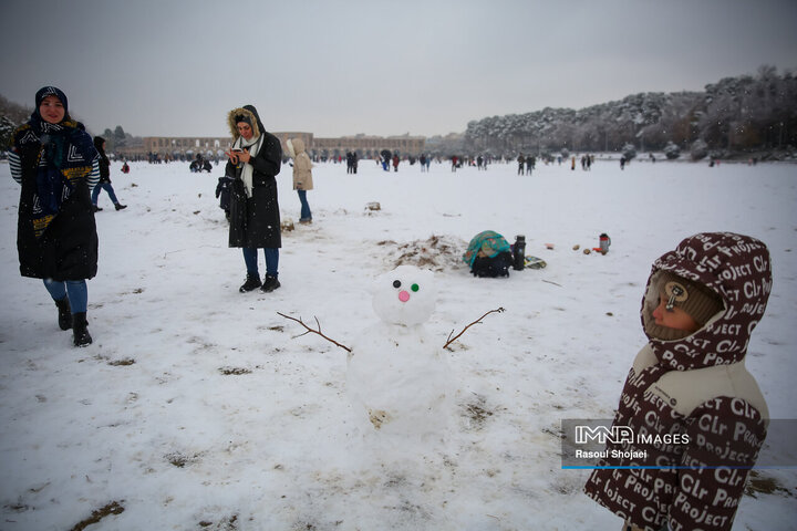 برف نوبرانه پاییزی در اصفهان