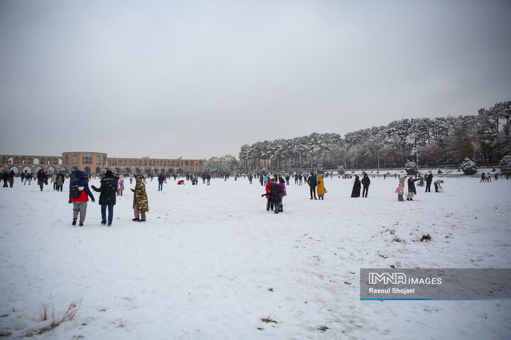 برف نوبرانه پاییزی در اصفهان