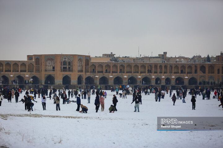 برف نوبرانه پاییزی در اصفهان