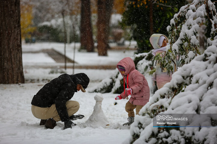 برف نوبرانه پاییزی در اصفهان