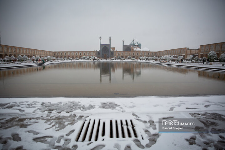 برف نوبرانه پاییزی در اصفهان