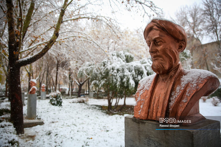 برف نوبرانه پاییزی در اصفهان