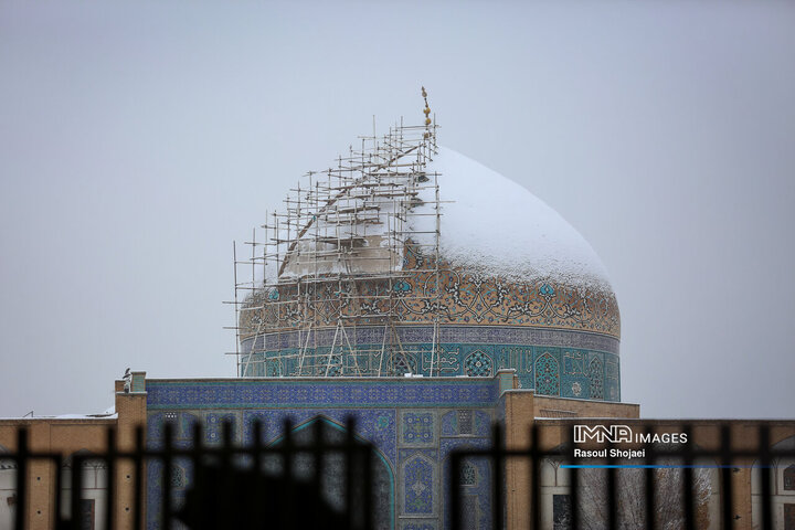 برف نوبرانه پاییزی در اصفهان