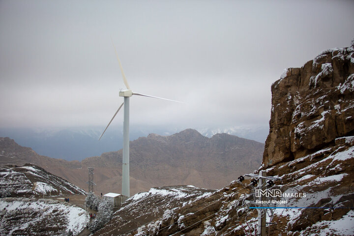 برف نوبرانه پاییزی در اصفهان