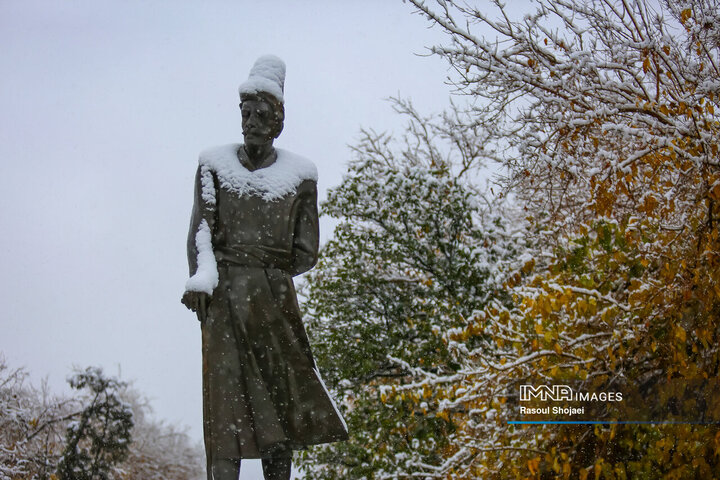 برف نوبرانه پاییزی در اصفهان