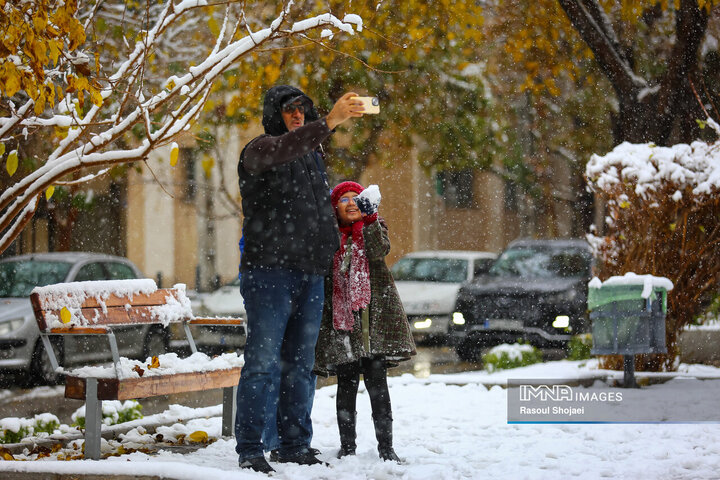برف نوبرانه پاییزی در اصفهان