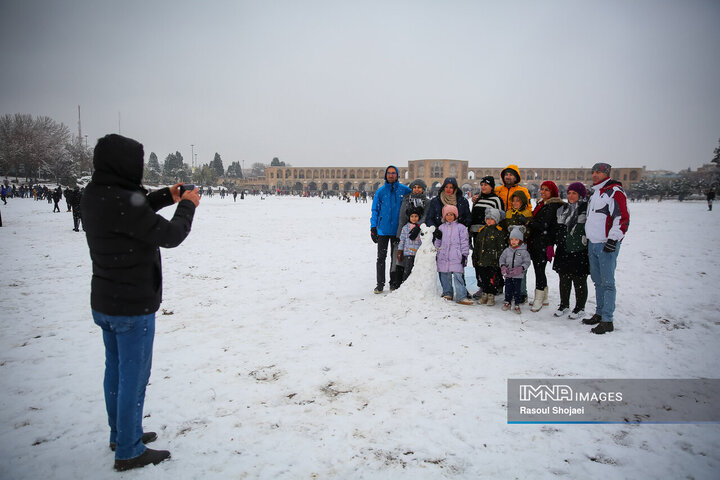 برف نوبرانه پاییزی در اصفهان