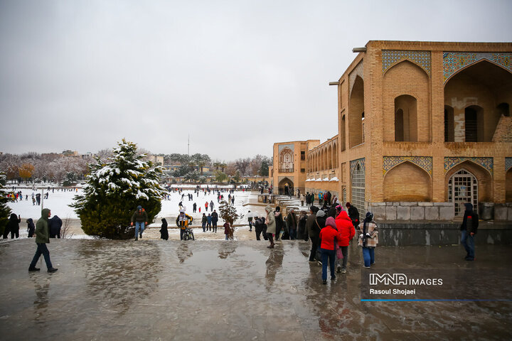 برف نوبرانه پاییزی در اصفهان