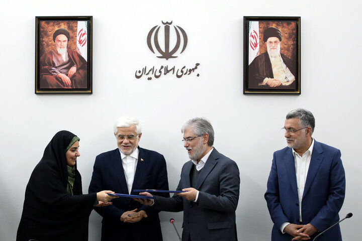 امضای تفاهمنامههای احداث مسکن اعضای هیئت علمی و کارکنان دانشگاه با حضور عارف