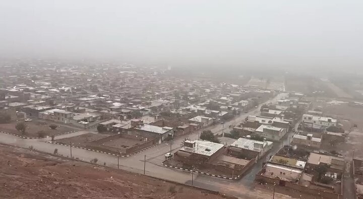 فیلم| بارش برف در منظم‌ترین روستای خشتی جهان