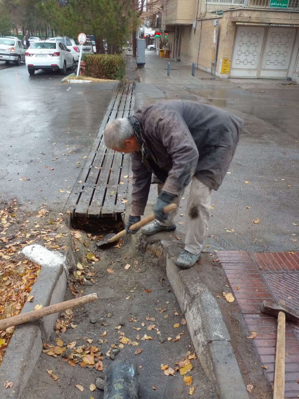 بارش‌های اخیر منطقه ۶ اصفهان را غافلگیر نکرد/ رفع آب‌گرفتگی معابر در ۴۸ ساعت