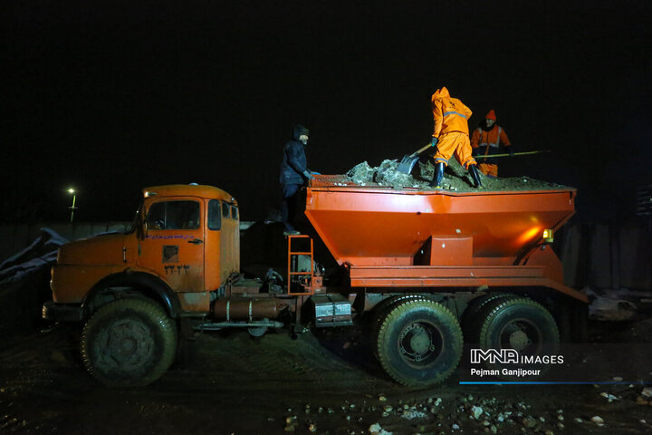 بازدید شهردار اصفهان از واحدهای خدمات شهری